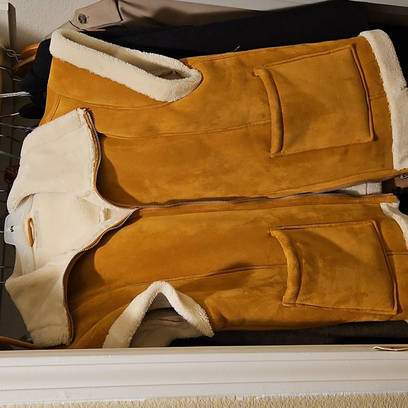 Anthropologie Blank NYC Faux Suede Tan and Cream Sherpa Lined Vest Sz L - Picture 6 of 11